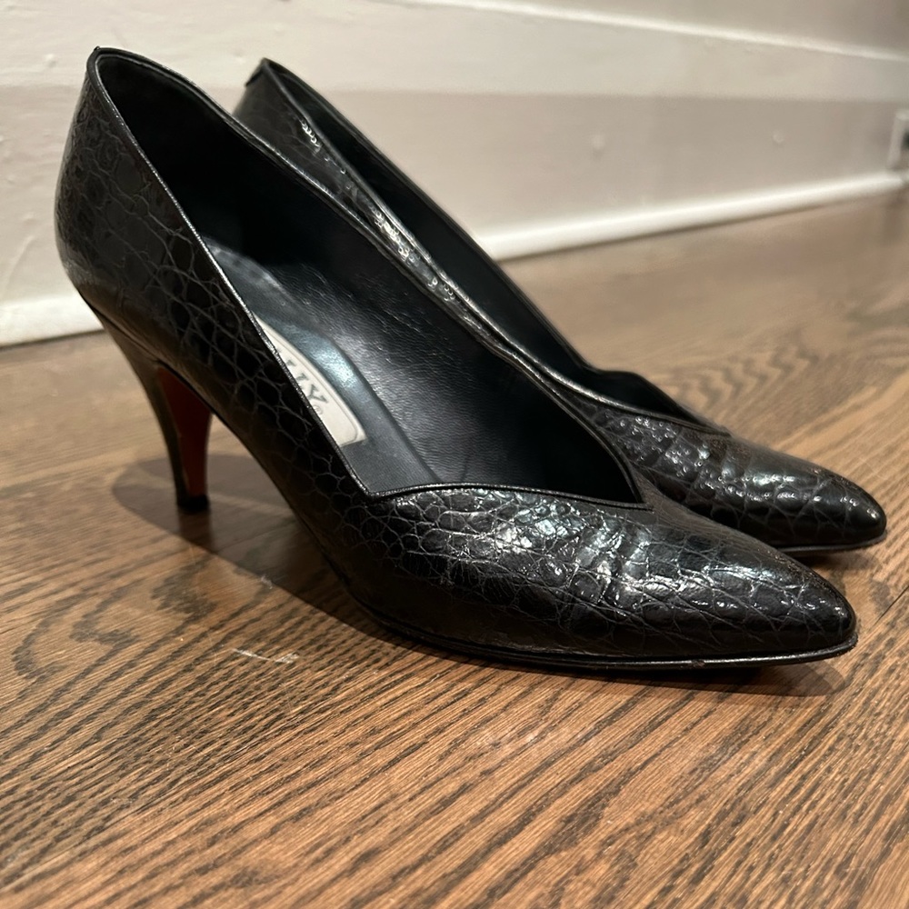 Bally Vintage Black Crocodile embossed pump size 7.5